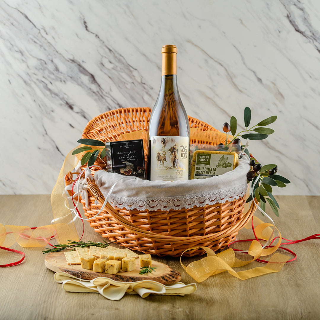 Signature White Picnic Basket - John Wayne