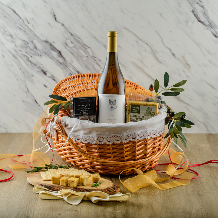 Signature White Picnic Basket - Yellowstone