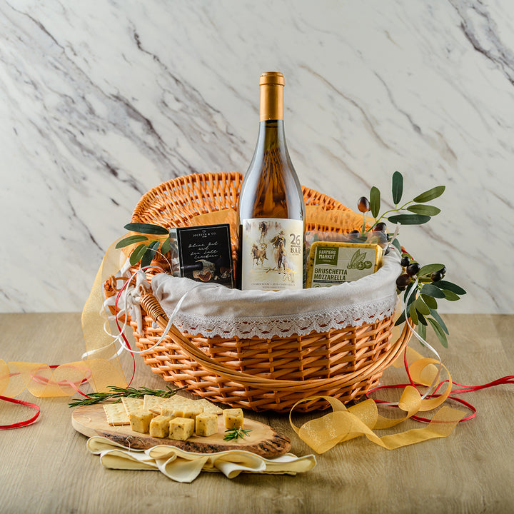 Signature White Picnic Basket - John Wayne