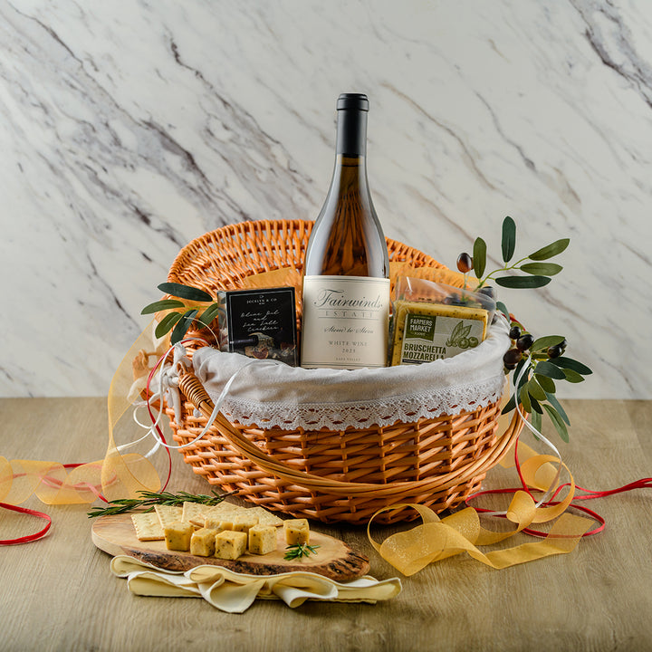 Signature White Picnic Basket - Fairwinds