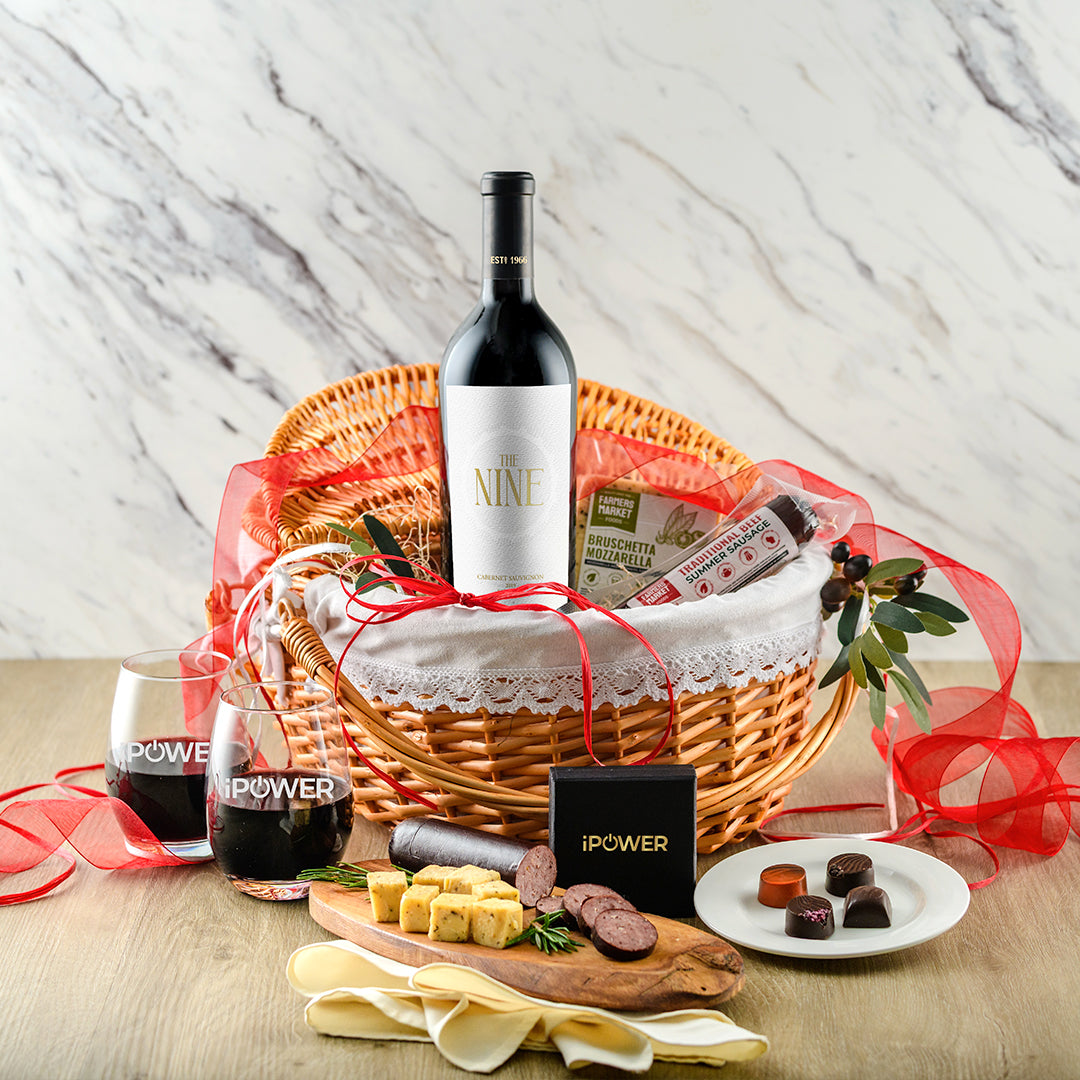 The NINE Cab Deluxe Picnic Basket